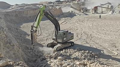 Zoomlion Engineer Shares the R&D Story Behind a Middle East Excavator Recognized at Seventh Technology Innovation Conference